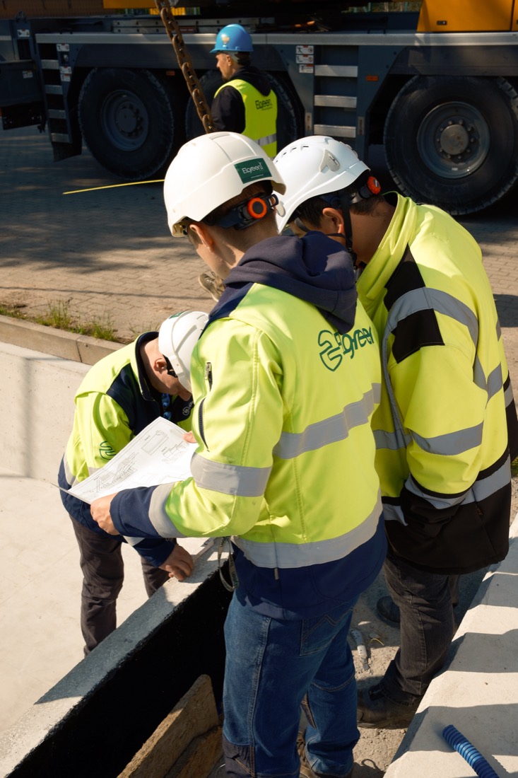 Zespół montażowy Elgreen podczas prac