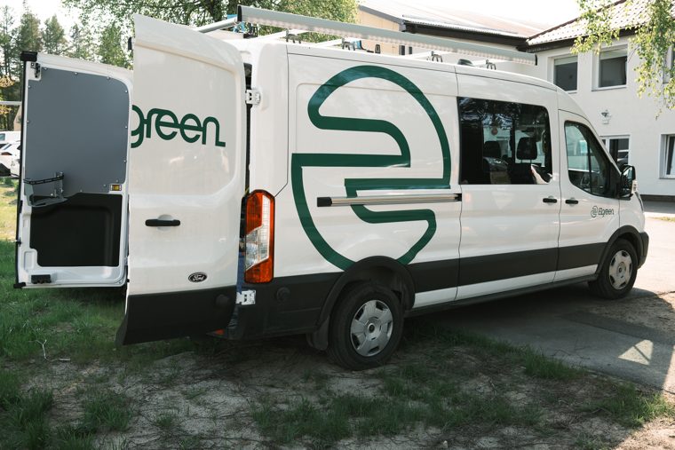 Oznakowany pojazd Elgreen na miejscu realizacji